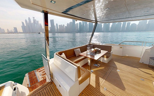 Аренда моторной яхты Galeon 780 Crystal в Дубае - ОАЭ